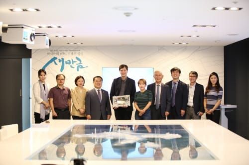 새만금위원회, 스티브 바라캇에게 감사패 전달 post image