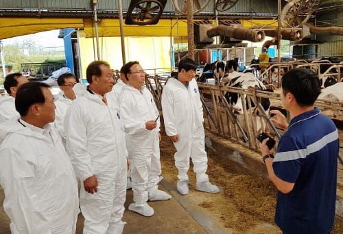충남도의회 농경환위, 축산시설 현대화 농장 및 스마트팜 방문 post image