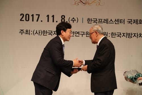 김경훈 대전시의장, 2017 대한민국 자치발전 대상 수상 post image