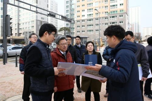 행복청장, 다정동 입주 예정 공동주택 단지 현장 시찰 post image