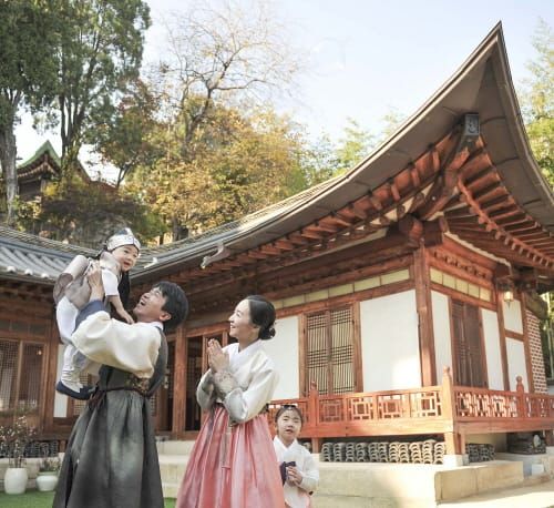 ‘한옥에서 가족사진 찍고 가족여행도 즐기는 서울여행’ post image