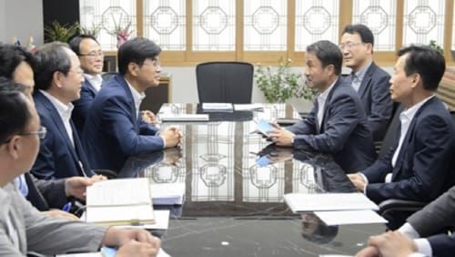 한병도 청와대 정무수석, 세종시장 만나 post image