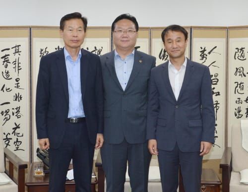 충남도의회 유병국 의장, 한병도 청와대 정무수석 만나 인사권 독립 요청 post image