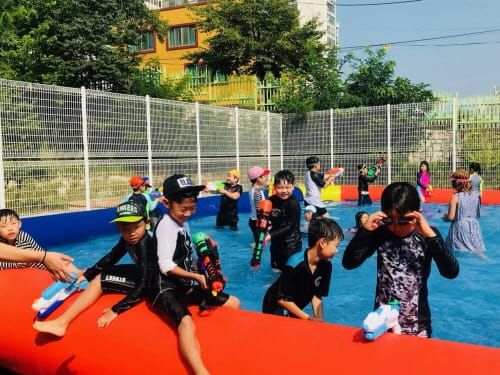 부강초등학교, 학교 내 워터파크 조성으로 무더위 날려 화제 post image