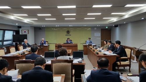 충남도의회 교육위, ‘충남 학교교복지원 조례안’ 가결 post image