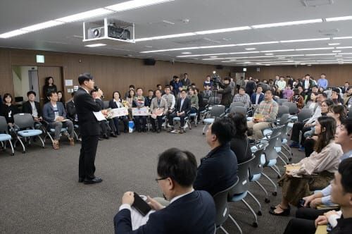 ‘공동체 발전 기여’가장 따뜻한 정책 뽑혔다 post image