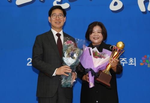 충남 경제의 탄탄한 기둥 ‘한 자리에’ post image