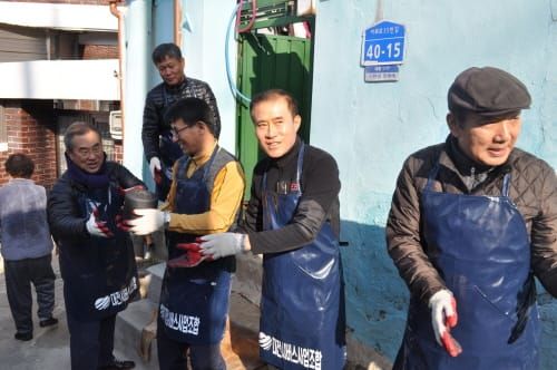 대전시, 시내버스 업계와 ‘사랑의 연탄’ 배달 post image