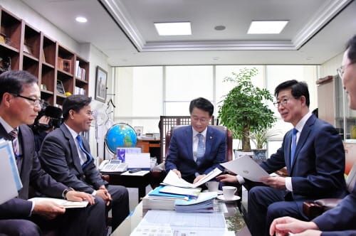 박정현 부여군수, 국비확보 국회 주요 당직자들 만나 총력전 post image