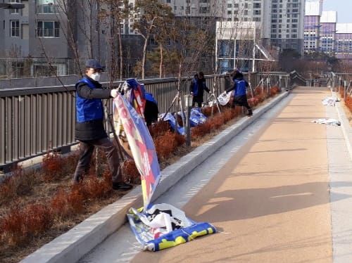 바르게살기운동 새롬동위원회 불법현수막 제거 봉사 post image