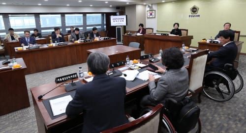 충남도의회 문화복지위원회, 도정현안 해결 위해 집행부와 맞손 post image