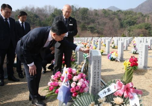 양승조 지사, 천안함 46용사 묘역 참배 post image