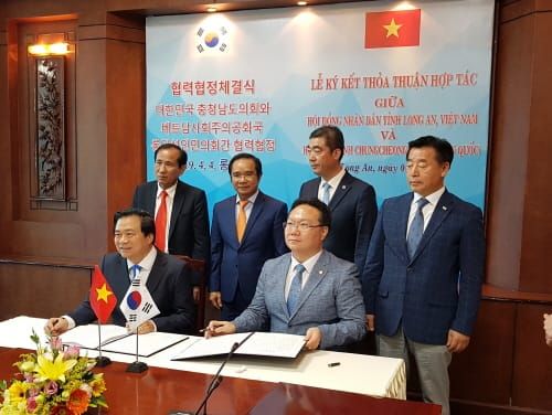 유성국 의장을 비롯한 충남도의회, 베트남 롱안성 방문 post image
