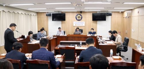 세종시의회 교육안전위, 조례안 및 동의안 심사 post image