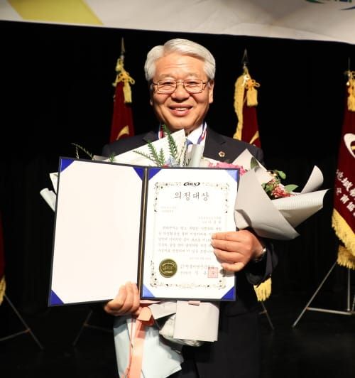 세종시의회 서금택 의장, 광역의회부문 의정대상 수상 post image