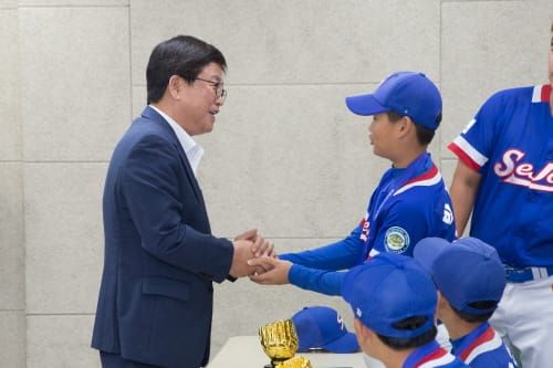 최교진 교육감, 세종시 유소년(엔젤스) 야구단 초청 격려 post image