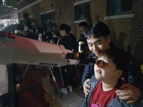 아빠와 함께 달나라 여행 가요! post image