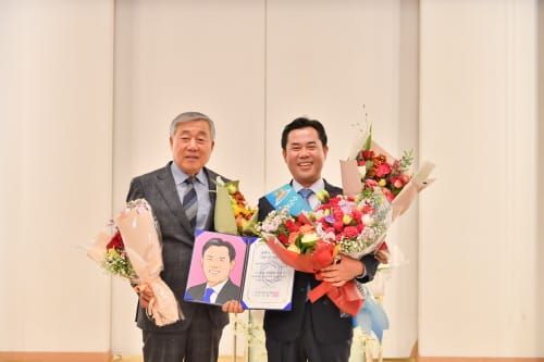 박정현 부여군수, 2019 풀뿌리 자치대상 행정종합대상 post image