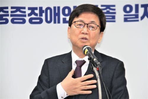 [Live다큐뉴스] ‘중증 장애인과 고졸일자리 확대’ (12.17일) post image