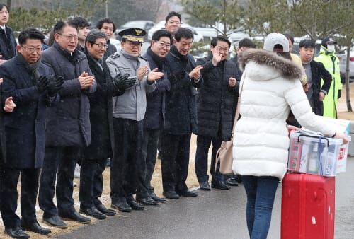 [포토] 아산 격리 우한 교민들 ‘무사 귀환’ post image