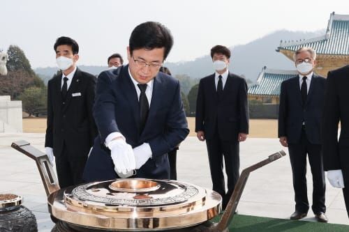 허태정 대전시장, 제101주년 3‧1절 현충원 참배 post image