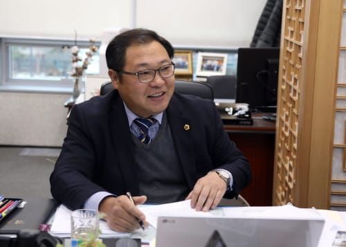 세종시의회 안찬영 부의장, “규제의 틀 깨니 ‘한솔동 상점가 지정’ 해답 보여” post image