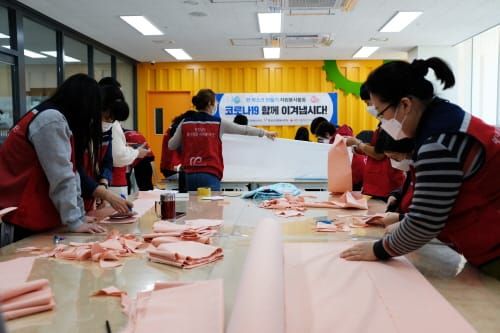 충남, 문닫은 도서관 활용 노인·아동용 마스크 제작 post image
