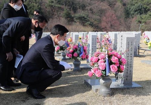 '천안함 10주기 46용사 묘역 참배' post image