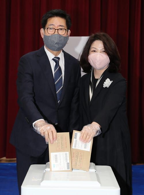양승조 지사 21대 총선 사전투표 실시 post image