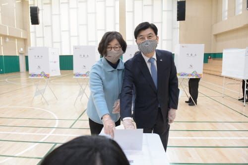 이춘희 세종시장, 21대 국회의원선거 사전투표 post image