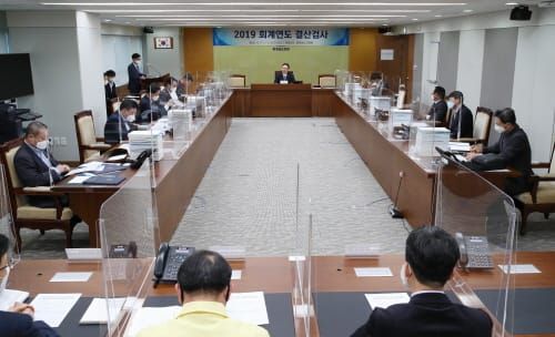 충남도의회, 2019 회계연도 결산검사 위원 위촉 post image