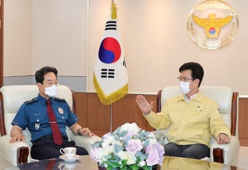 코로나19로부터 시민 지키기 위해 힘 모으자 post image