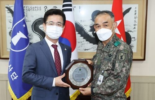 허태정 대전시장, 코로나19 및 수해복구 지원 32사단 위문 post image