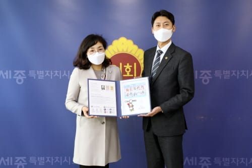 세종시의회 이태환 의장, 대한결핵협회에 성금 기탁 post image