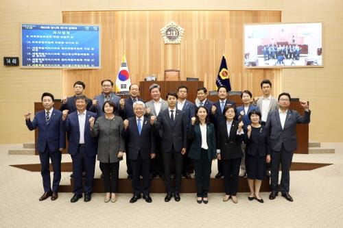 “30여년 만 지방의회 인사권 독립, 지방자치 새 시대 열었다” post image