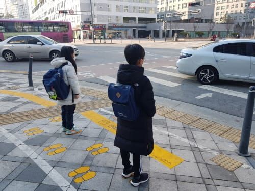 "노란발자국에서 잠시 기다려주세요" post image