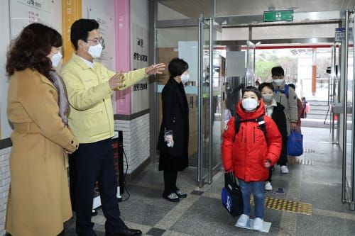 허태정 시장 "탄탄한 방역으로 등교수업 차질 없도록" post image