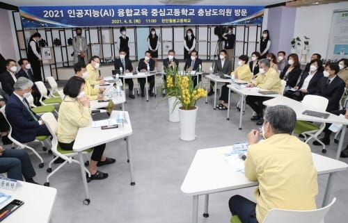 충남도의회 교육위 ‘AI 융합 교육 중심고’ 천안 월봉고 방문 post image