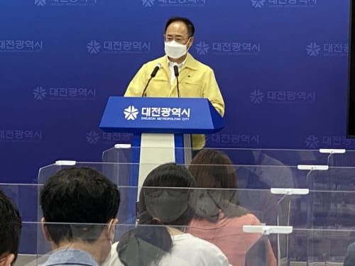 대전시 사실상 3단계 수준 '강화된 2단계' 사회적 거리두기 시행 | 사적모임 5인 이상 금지 post image