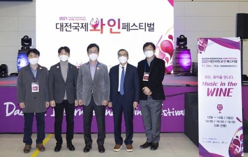 허태정 시장, 2021 와인 페어 둘러보며 준비상황 점검 post image