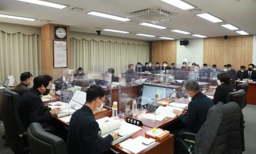 세종시의회 산업건설위원회, 조례안 심사 및 업무계획 청취 post image