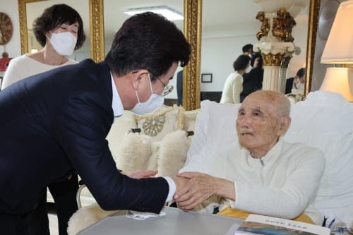 허태정 대전시장, 설명절 맞아 이일남 애국지사 위문 post image