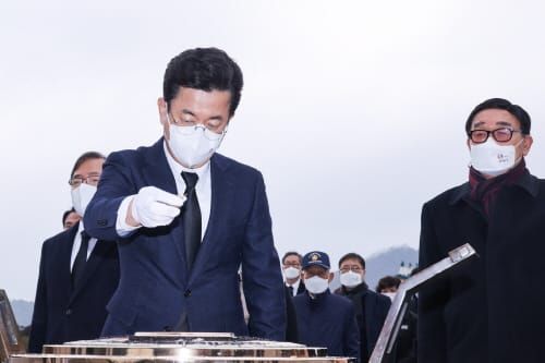 허태정 대전시장, 제103주년 3‧1절 맞아 대전현충원 참배 post image