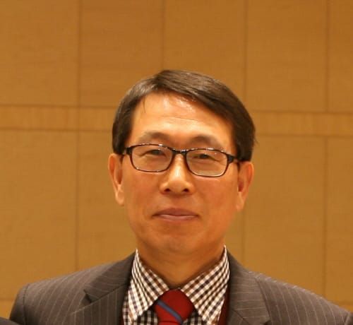 김갑동 교수, 세종시립도서관에 도서 3400권 기증 post image