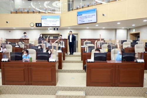 세종시의회 견학 온 미르초 학생들 ‘모의 의회 체험’ post image