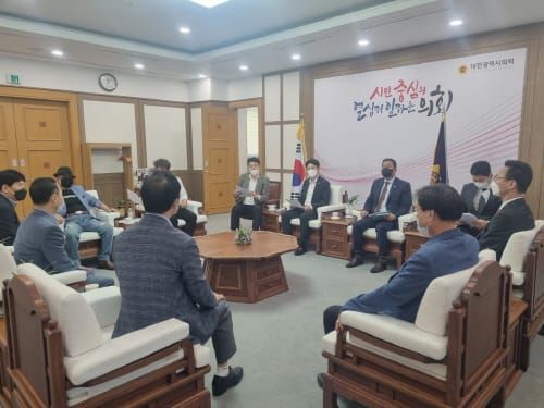 정명국 대전시 의원, 거주 문화예술인 간담회 개최 post image