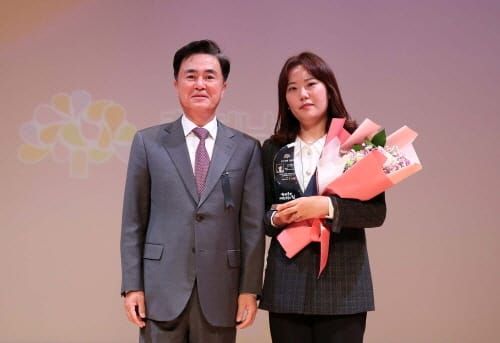 ‘10월 중 이달의 우수직원’에 송연주 주무관 post image
