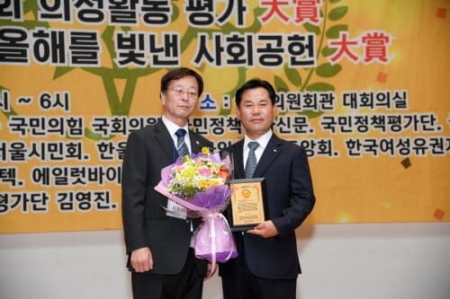 박정현 부여군수, ‘지방자치단체 최우수 행정 대상’ 수상 post image