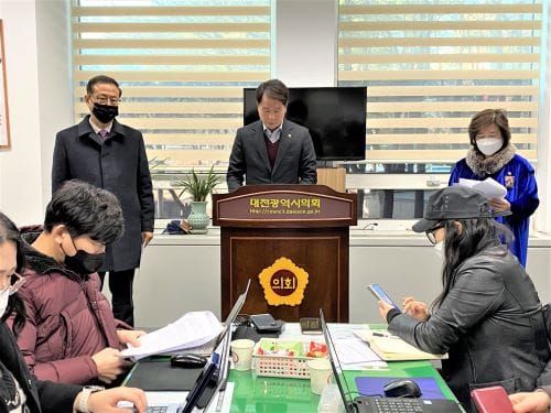 [다큐뉴스] 대전시의회 이상래 의장 기자회견 (12.19일) post image