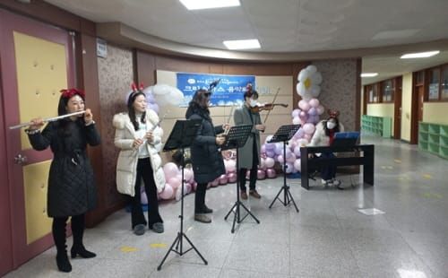 학교가는 길이 즐거운 동백초, 이채로운 등굣길 크리스 마스 행사 post image